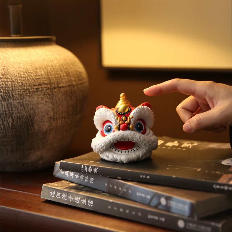 Chinese style creative red lion head lion dance and lion dance ceramic ornament - Foshan cultural and creative characteristic desktop decoration - birthday holiday gift