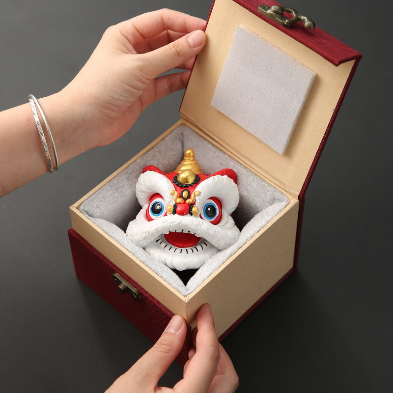 Chinese style creative red lion head lion dance and lion dance ceramic ornament - Foshan cultural and creative characteristic desktop decoration - birthday holiday gift