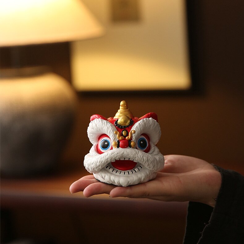 Chinese style creative red lion head lion dance and lion dance ceramic ornament - Foshan cultural and creative characteristic desktop decoration - birthday holiday gift